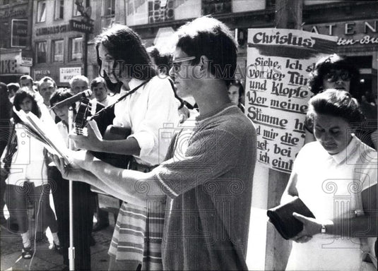1971 Press Photo Action Of The "Jesus-Movement (West-Germany)High With Jesus - Historic Images