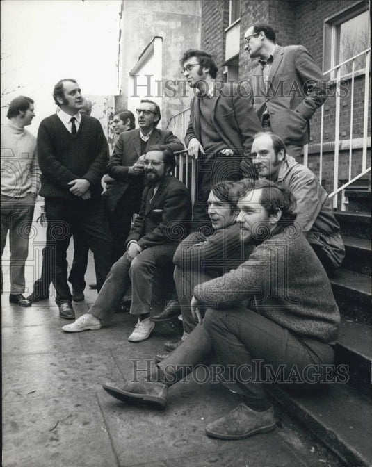 1973 Press Photo Clergymen Dropping Out Notting Hall Ecumentical Centre - Historic Images