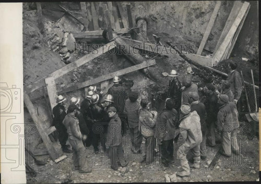 Press Photo Two Workers Buried Alive When Building Collapses - Historic Images