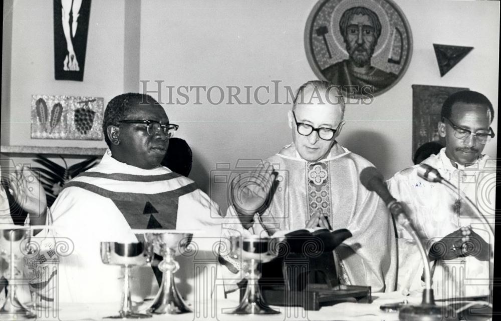 Press Photo Roman Catholic Bishop of Toro Uganda Bishop Serapio Bweni Magambo - Historic Images