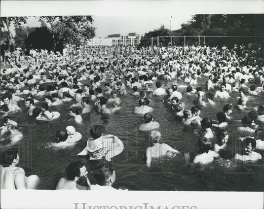 1978 Press Photo People In Thermal Baths Eastern Hungary Hadjuszoboszlo - Historic Images