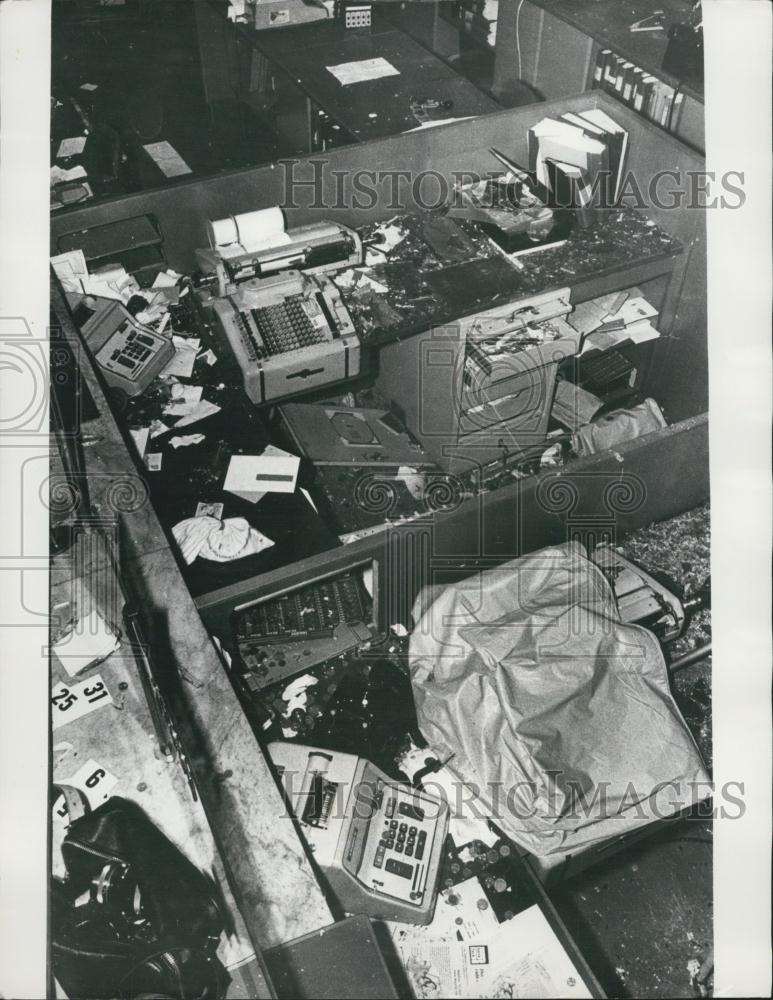 1973 Press Photo Jan Erik Olsson Bank Gunman in Stockholm Surrendered - Historic Images