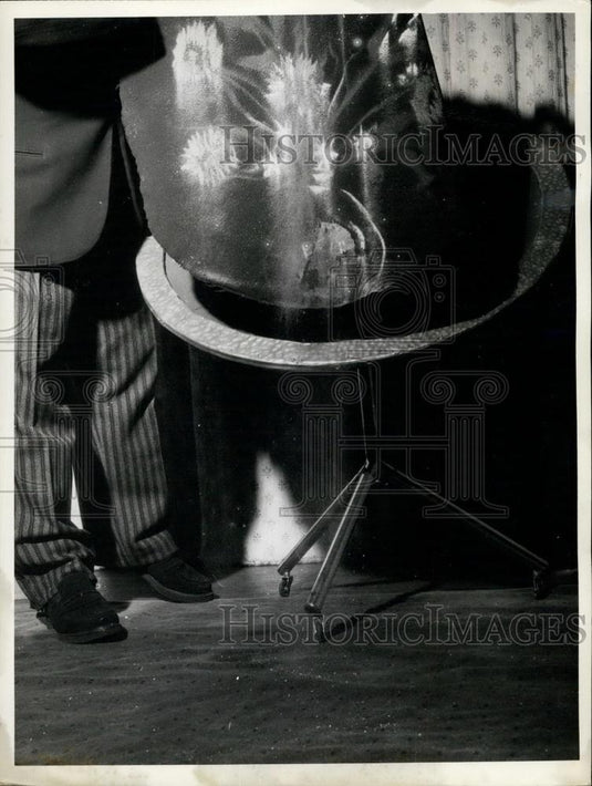 Press Photo Pastello the painter in stage act - Historic Images