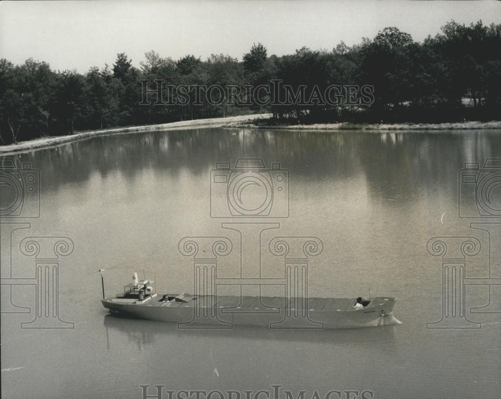 1967 Press Photo Scale models of giant tankers - Historic Images