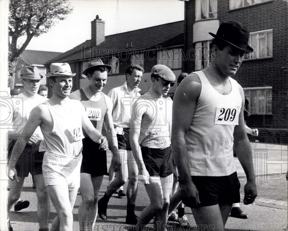 1964 Press Photo Annual Metropolitan Police Athletic Association Barking Walk - Historic Images