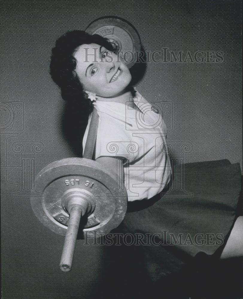 Press Photo Mrs. Jean Leamey lifting weights - Historic Images