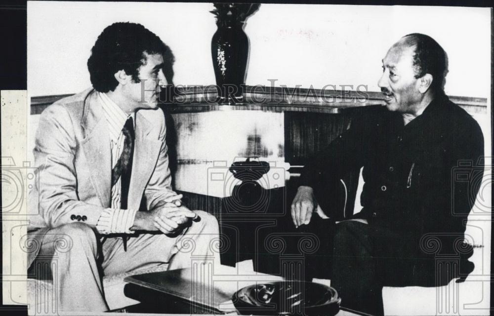 1977 Press Photo Beshir El-Rabti & President Anwar El Sadat of Egypt& Libaya - Historic Images