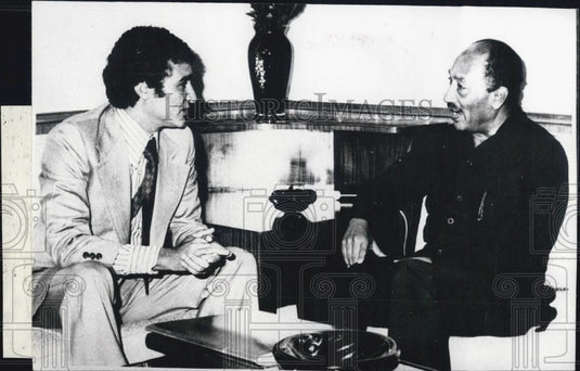 1977 Press Photo Beshir El-Rabti & President Anwar El Sadat of Egypt& Libaya - Historic Images