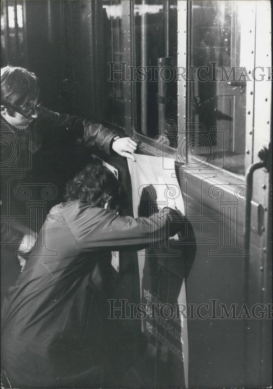 Press Photo Paris students for the National Liberation front of Vietnam,protest - Historic Images