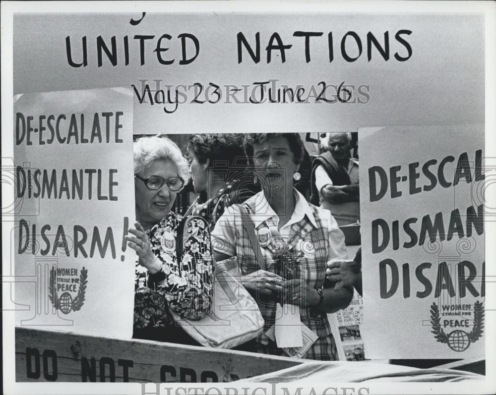 1978 Press Photo Demonstration for Disarmament at the United Nations - Historic Images