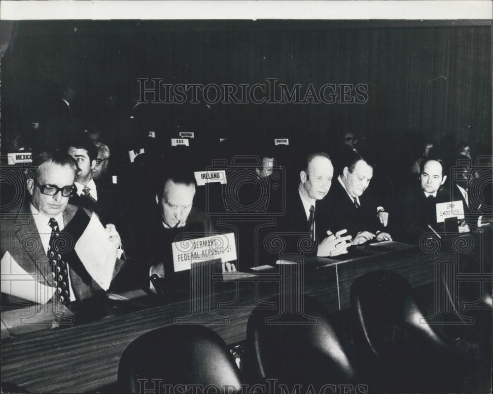 Press Photo Side by side the delegations of the German Democratic Republic - Historic Images