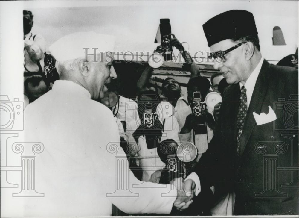 1958 Press Photo Pakistani Prime MInister Noon Arriving In New Delhi - Historic Images