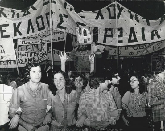 1974 Press Photo Greek Students Demonstrate Against Election - Historic Images