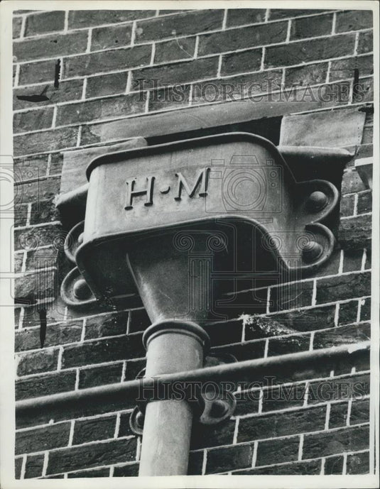 1963 Press Photo "Top People" Get Recognition in an Unusual Place-Water Pipes-UK - Historic Images