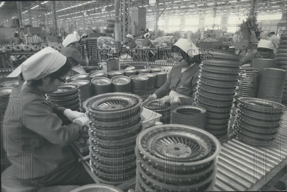 1972 Press Photo Fuji City in the Shizuoka Prefecture Women Transmission Bldrs - Historic Images