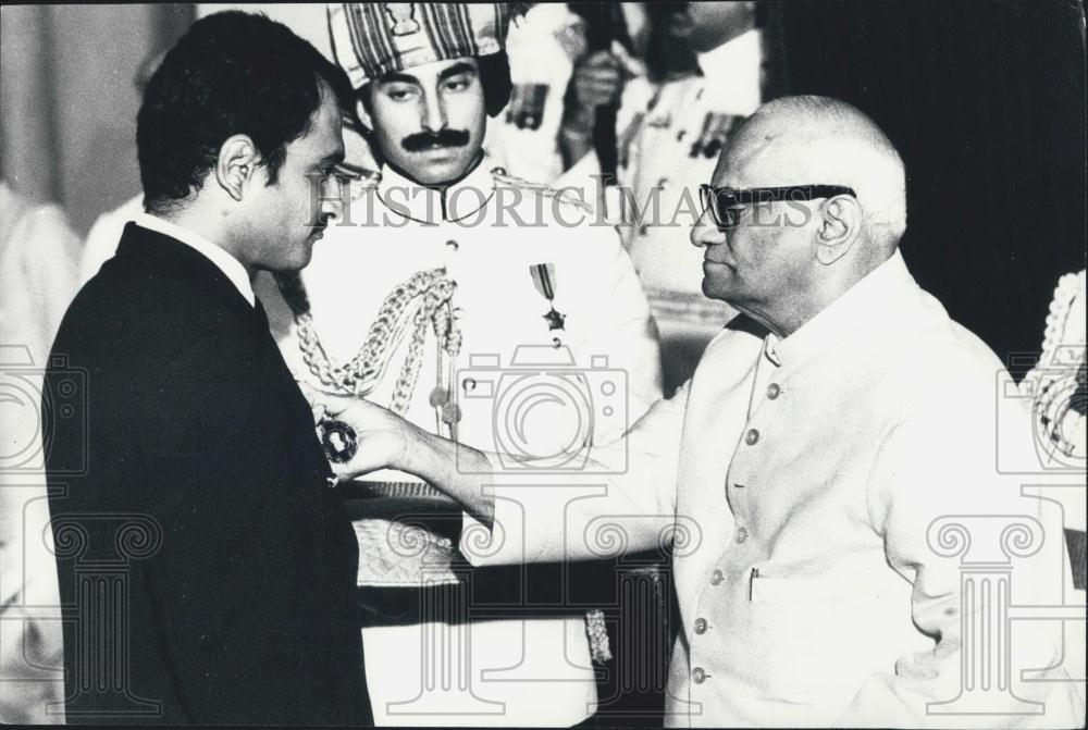 1972 Press Photo Ajit Laxman Wadekar &amp;President V.V.Giri - Historic Images