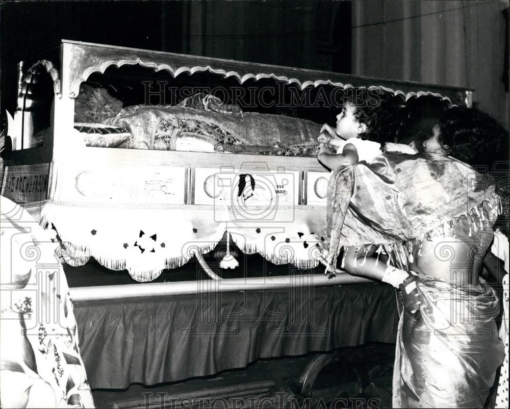 Press Photo Exposition of St. Xavier Draws Thousands of Pilgrims - Historic Images