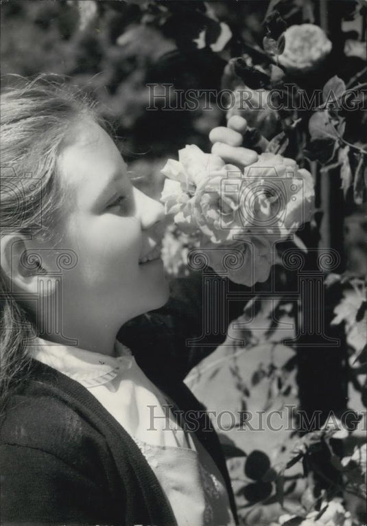 Press Photo Smelling the Roses - Historic Images