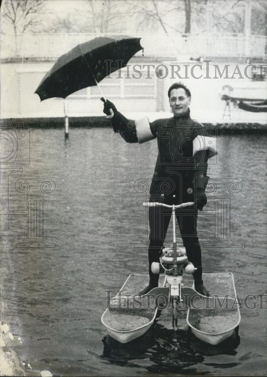 1965 Press Photo "The Hobby Umbrella" Franz Cords Using them Training to Ski - Historic Images