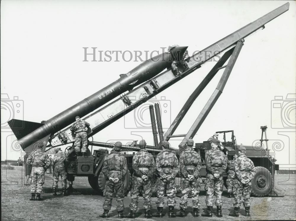 1959 Press Photo March 19th soldiers of the artillery school on the Donersberg - Historic Images