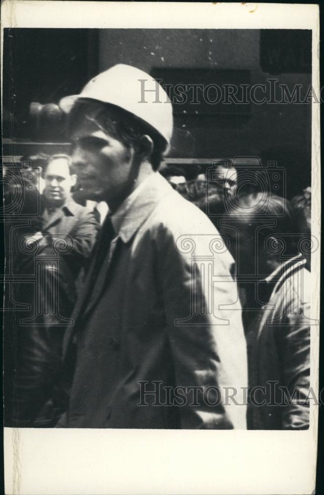 Press Photo Man Wearing Hard Hat Photographers Behind - Historic Images
