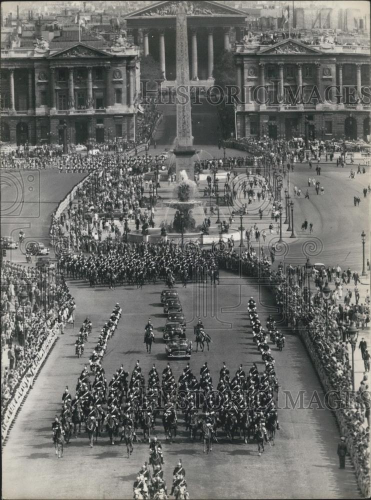 Press Photo Aerial View Cortege Passing Place De La Concorde President Ike - Historic Images