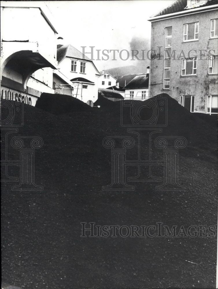 1973 Press Photo Volcanic Ash in the town of Heymaey, Iceland - Historic Images