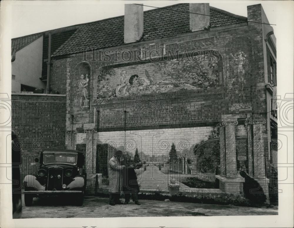 Press Photo Artist J. Stephenson, Mural Of Nude Woman In Garden, C.V. Gray - Historic Images