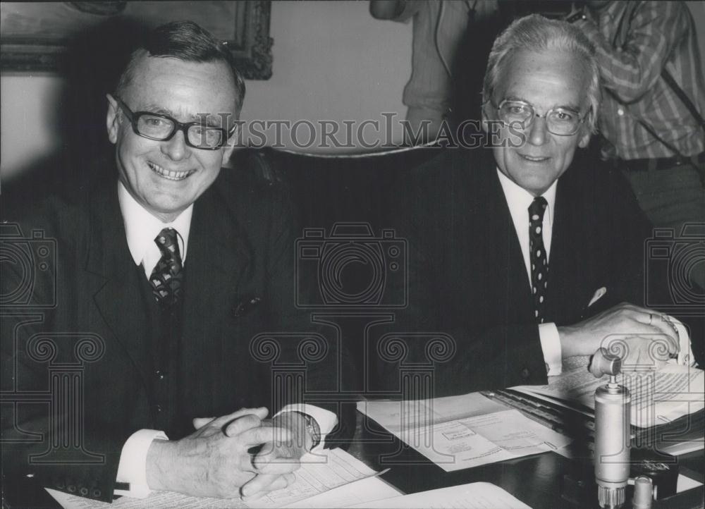 1971 Press Photo rof. Karl Schiller &amp; Dr. Karl Klasen - Historic Images