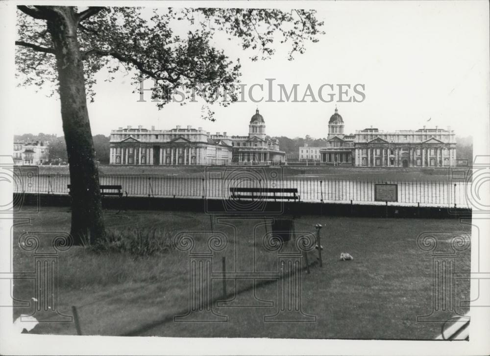 Press Photo Overview Of Greenwich Palace 1635 Now Royal Naval College-2 Domes - Historic Images
