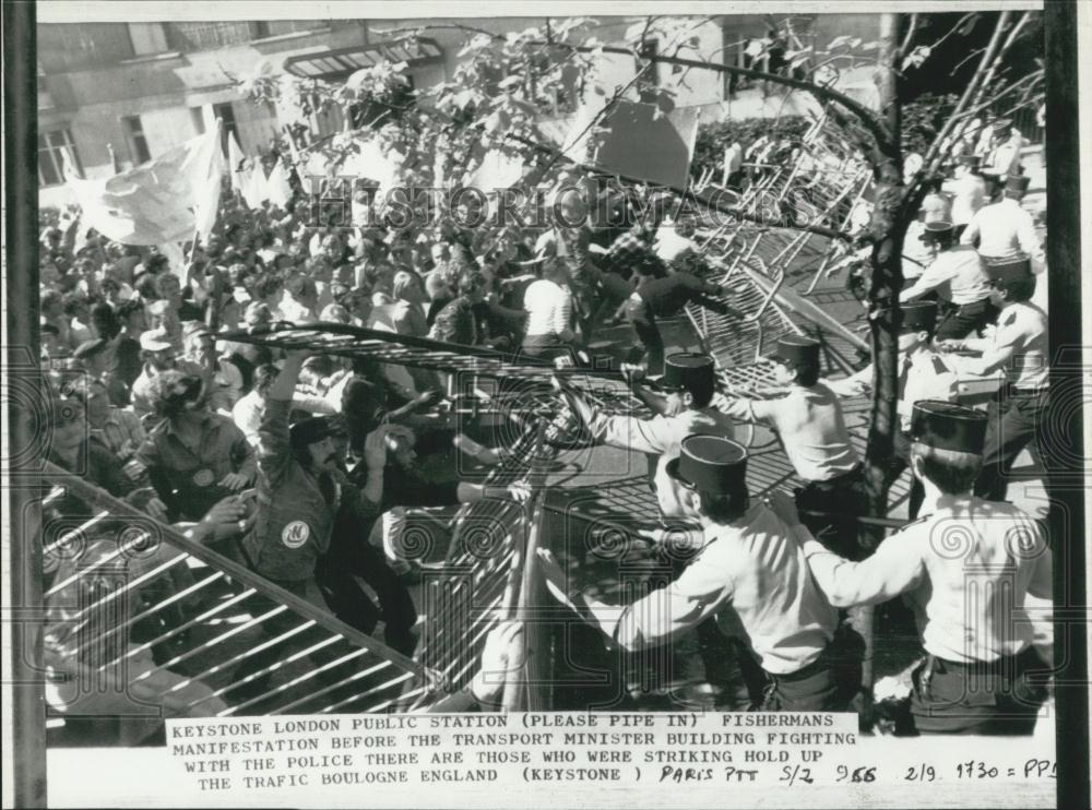 Press Photo Fishermens demonstration in England - Historic Images