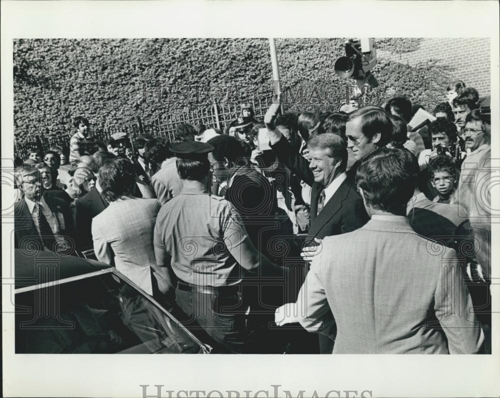 1976 Press Photo President Jimmy Carter electioneering Brooklyn College - Historic Images