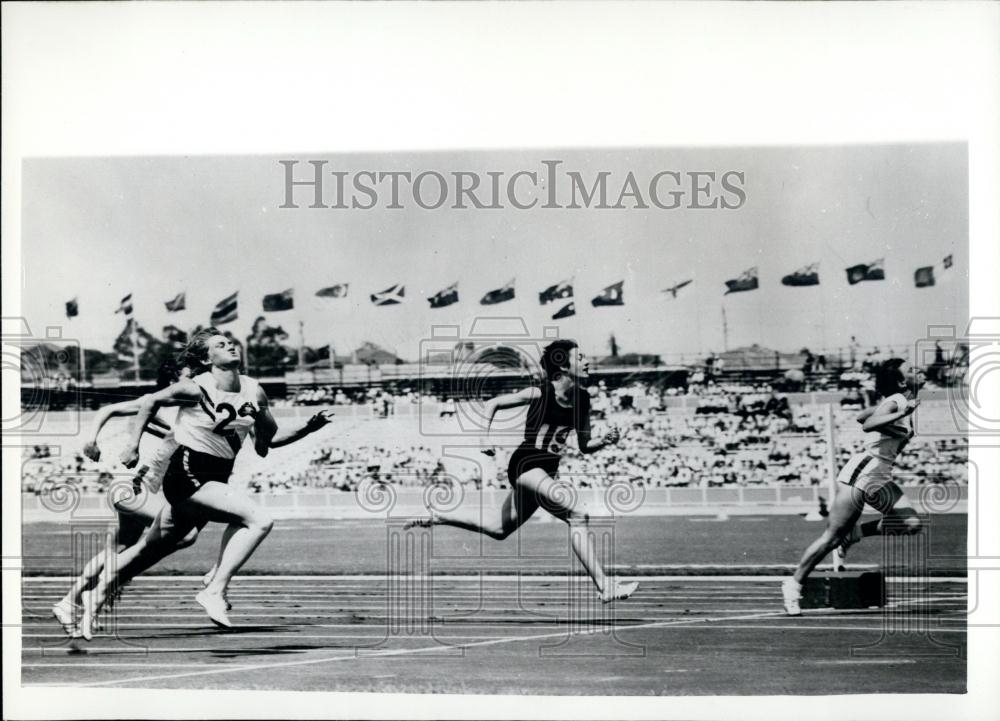 1962 Press Photo English Girl Wins 100 yards at Common Wealth Perth-D. Hyman - Historic Images