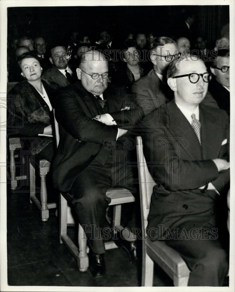 1957 Press Photo Dr. John Bodkin Adams, TV Transmission Of Surgical Operations - Historic Images
