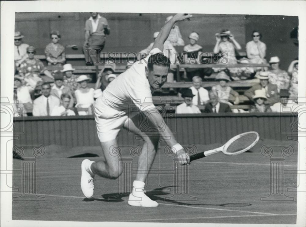 1960 Press Photo R.N. Howe (Australia), in play at Wimbledon Championships - Historic Images