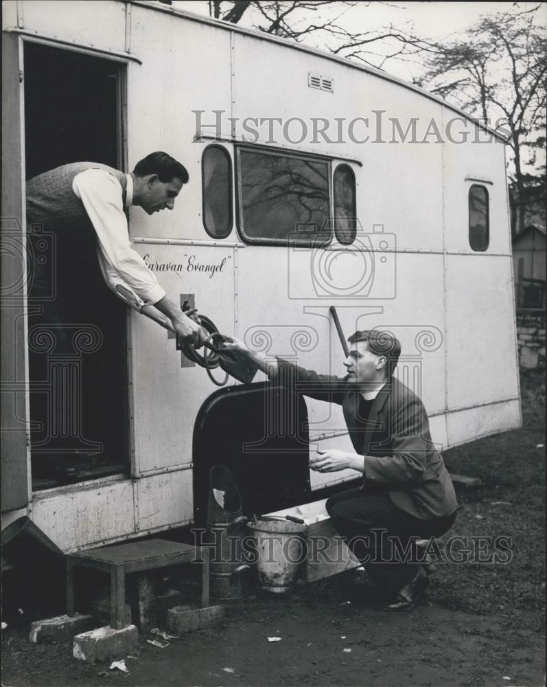 Press Photo Travelling religion salesman - Historic Images