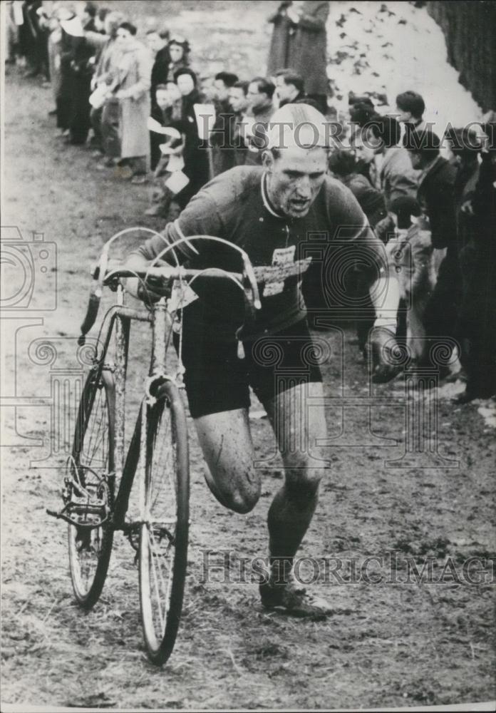 1955 Press Photo Swiss Bieri in action during the Cylclocross world championship - Historic Images