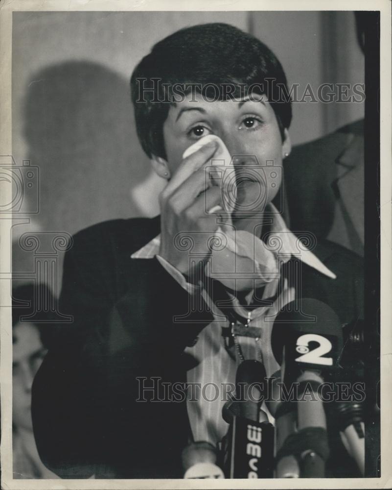 Press Photo Rosie Ruie held a tearful Press Conference today - Historic Images