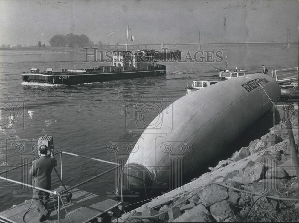 1959 Press Photo Giant sausage shaped oil freighter - Historic Images