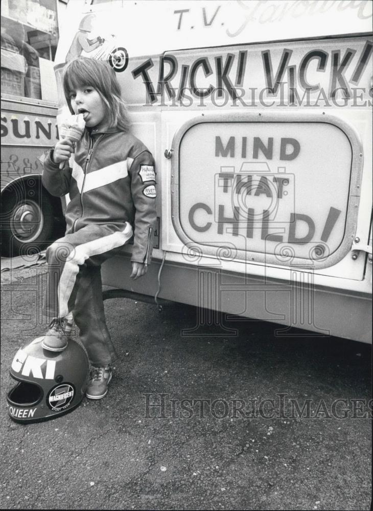 Press Photo Tricky Vick is certainly ice-cool! here she is having an ice-cream - Historic Images