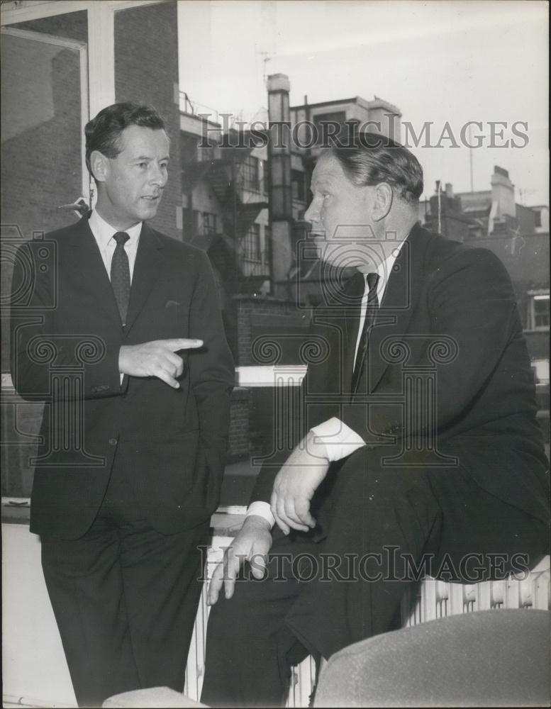 1966 Press Photo Grp Capt Townsend Starts Work At Hodgkinson Partners - Historic Images