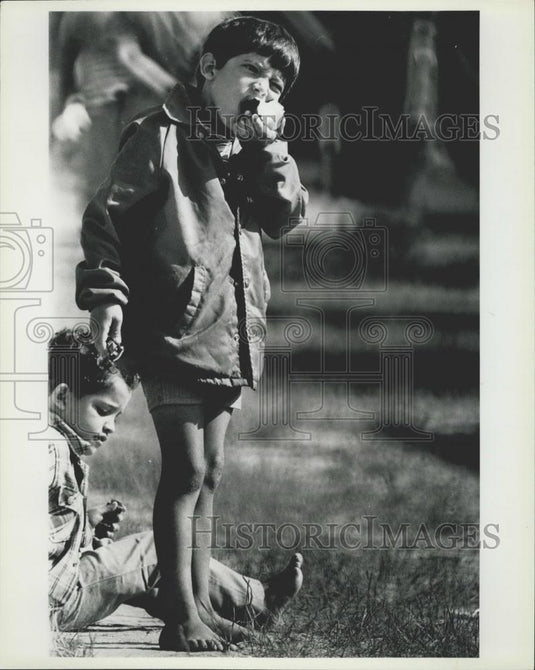 Press Photo Young Cuban Refugee Bites Into Apple - Historic Images