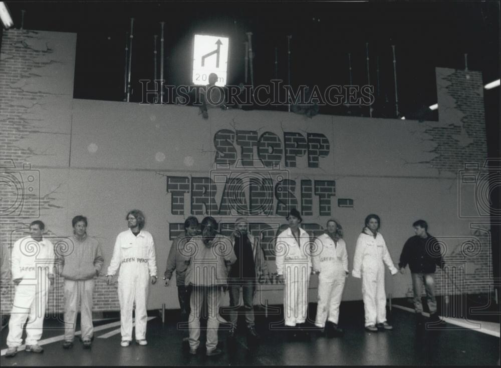 1991 Press Photo Greenpeace activitists - Historic Images