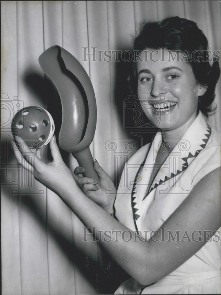 1958 Press Photo International sporting article's fair in Wiesbaden - Historic Images