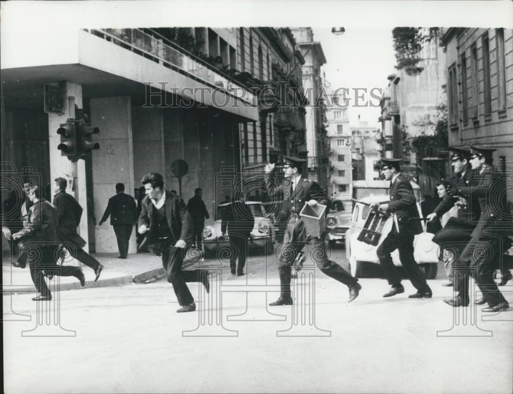 1965 Press Photo Greek policemen chase demonstrators in Athens - Historic Images