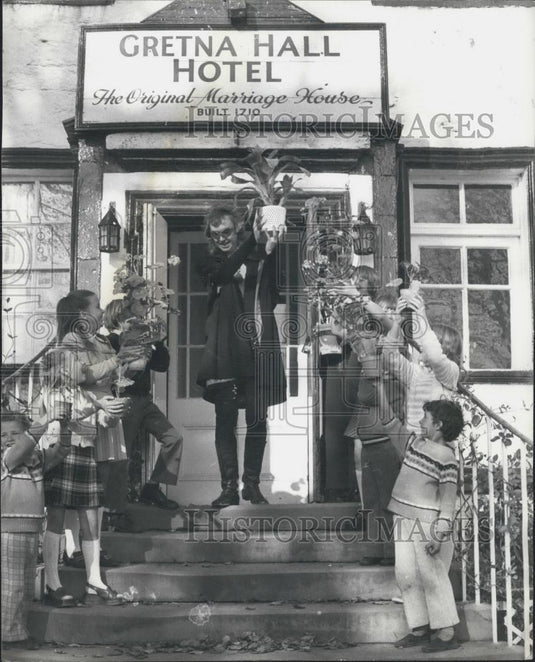 Press Photo Gretna Green's pottiest wedding ever - Historic Images
