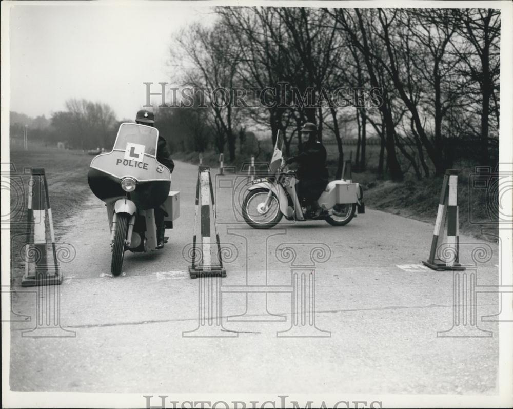 Press Photo Policewomen in training on motorcycles - Historic Images