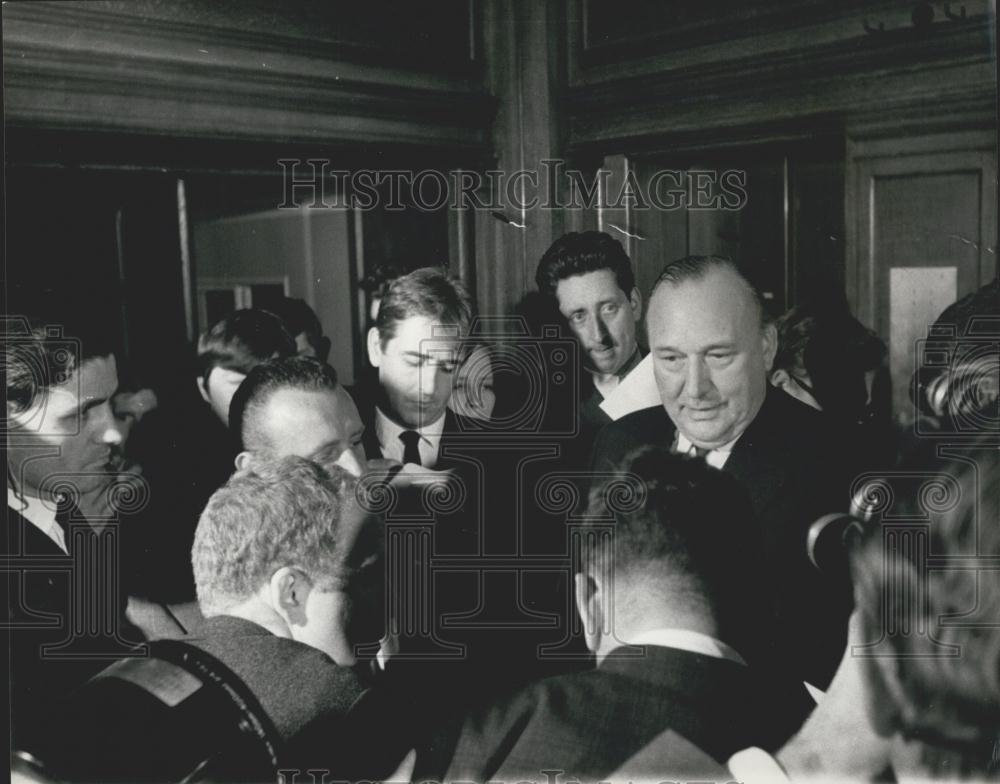 1967 Press Photo Lord Robens resigns as coal board chief - Historic Images