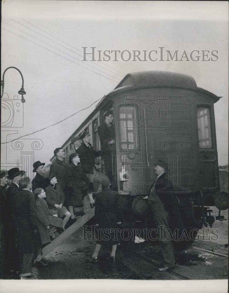 Press Photo Railway Coach, Norwich Station - Historic Images