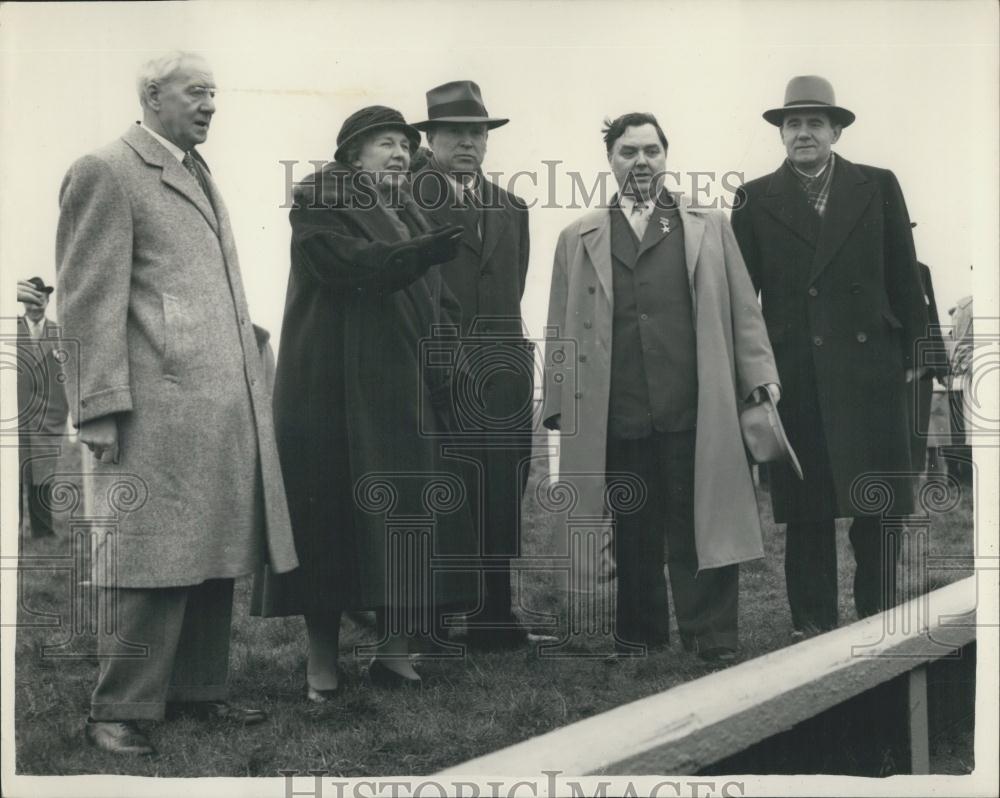 1956 Press Photo Georgi Malenkov Gromyko Malik Soviet Ambassador Aintree Race - Historic Images